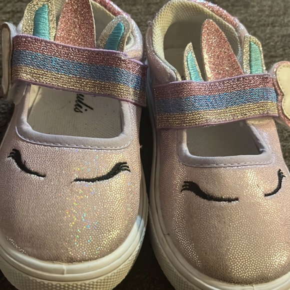 Purple unicorn size 6 with black lashes - Picture 4 of 6